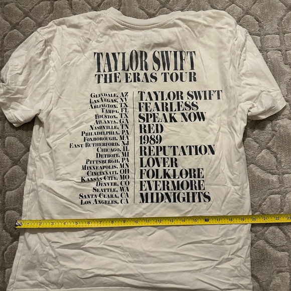 Eras Tour Taylor Swift T shirt size medium - Picture 3 of 3